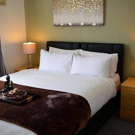 Dreams Serviced Accommodations- Staines/Heathrow Stanwell Eksteriør billede