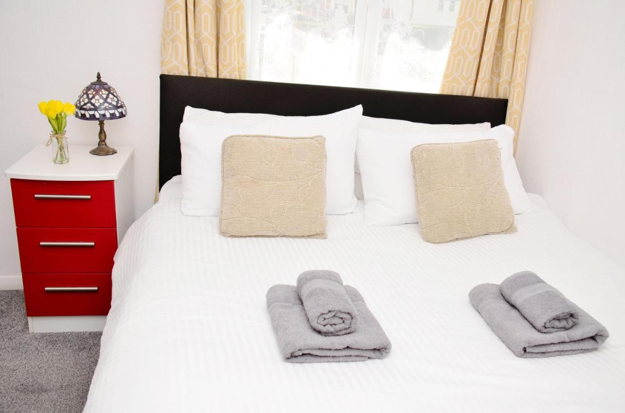 Dreams Serviced Accommodations- Staines/Heathrow Stanwell Eksteriør billede