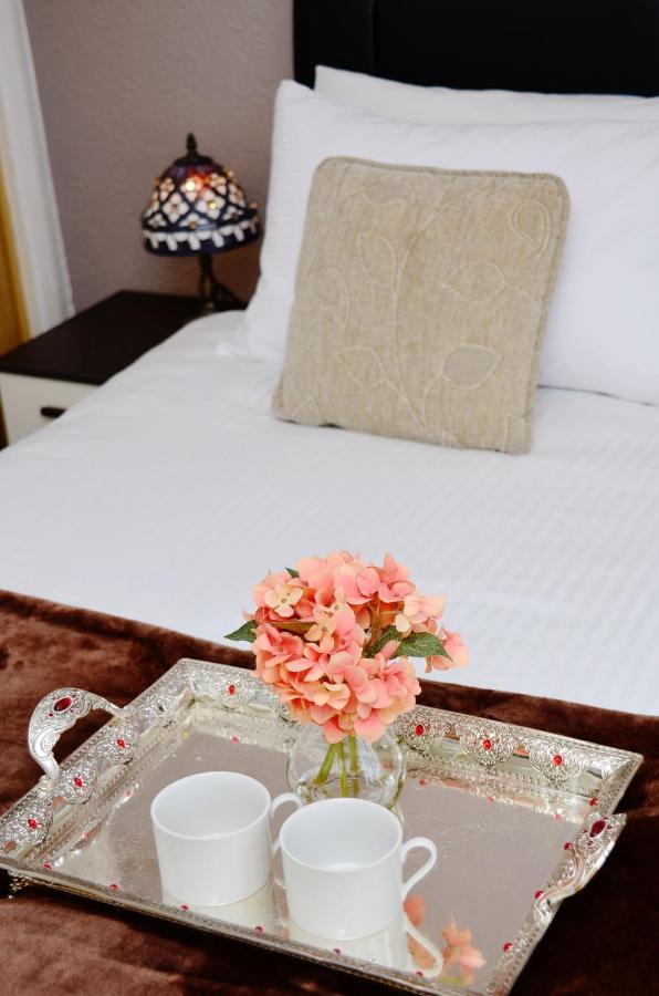 Dreams Serviced Accommodations- Staines/Heathrow Stanwell Eksteriør billede