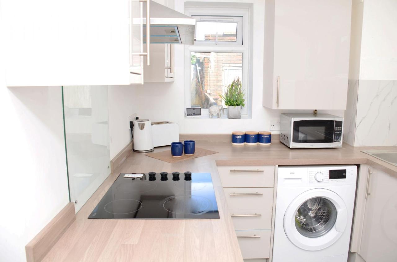 Dreams Serviced Accommodations- Staines/Heathrow Stanwell Eksteriør billede