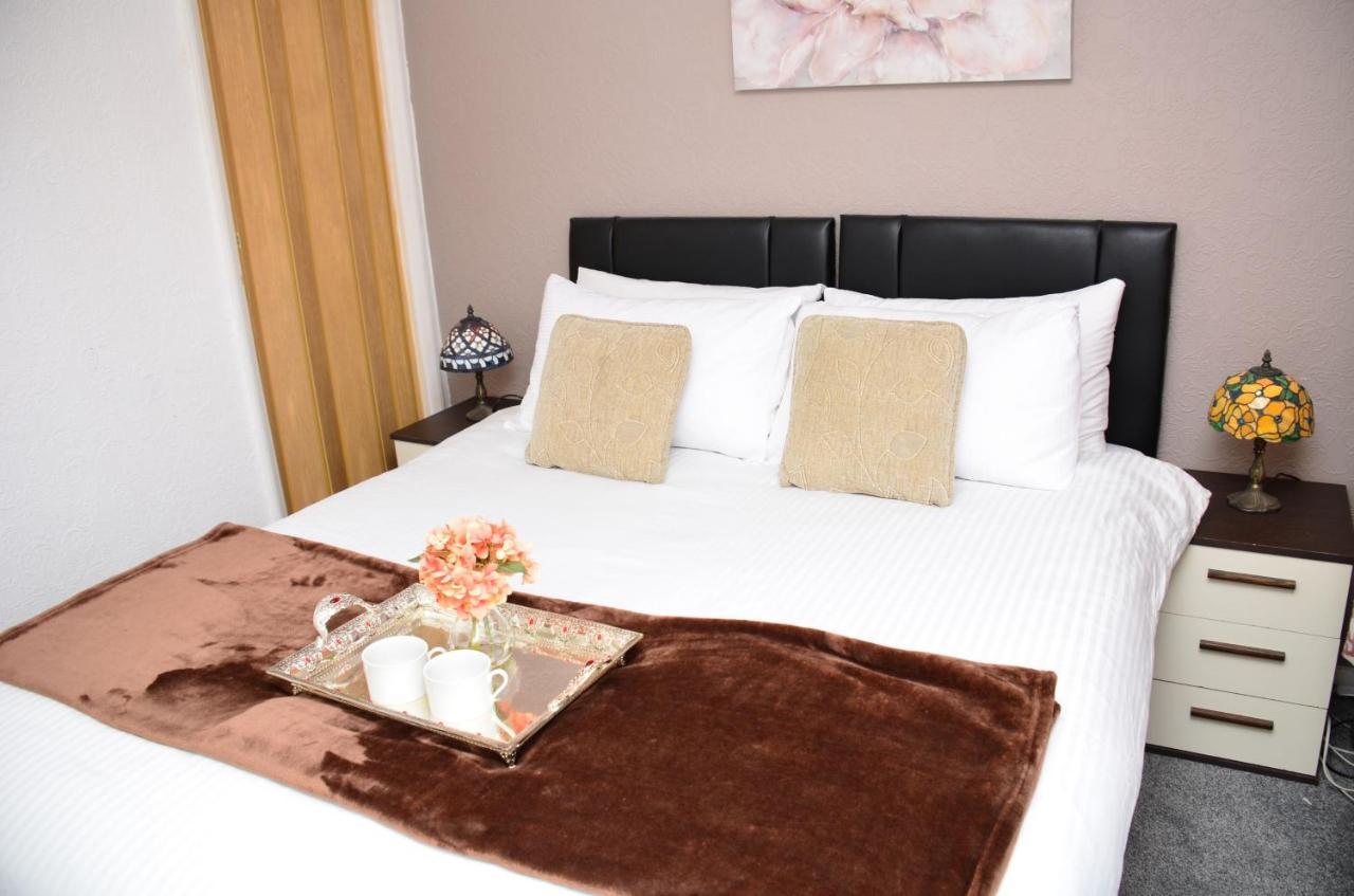 Dreams Serviced Accommodations- Staines/Heathrow Stanwell Eksteriør billede