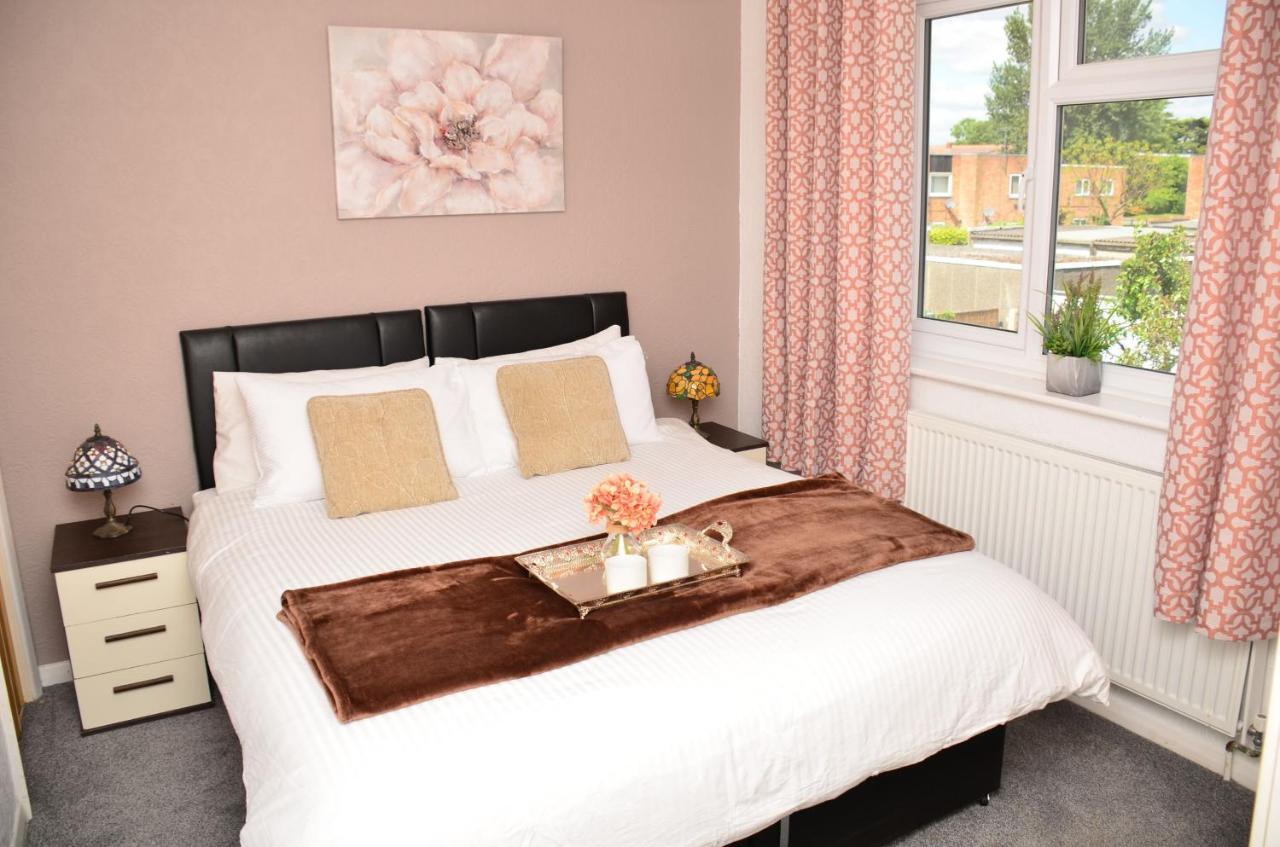 Dreams Serviced Accommodations- Staines/Heathrow Stanwell Eksteriør billede