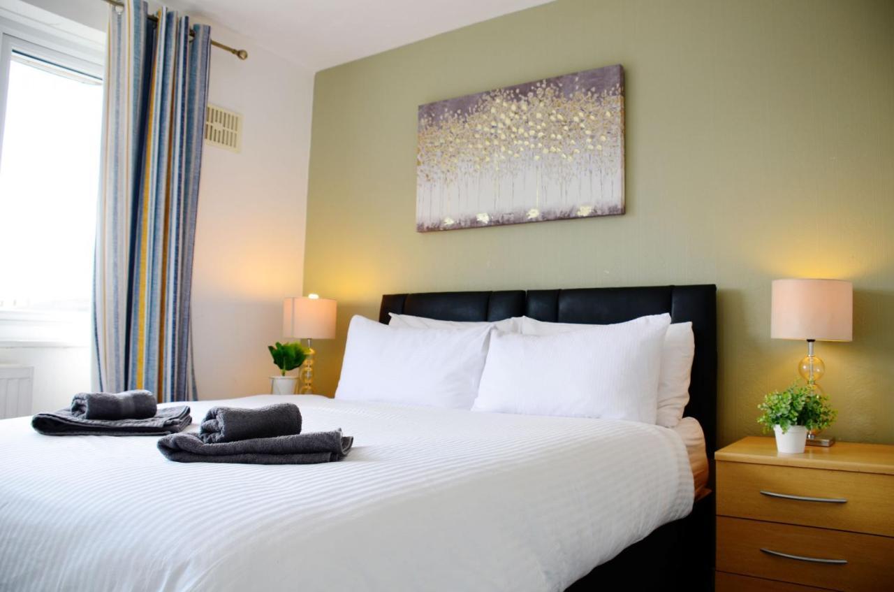 Dreams Serviced Accommodations- Staines/Heathrow Stanwell Eksteriør billede