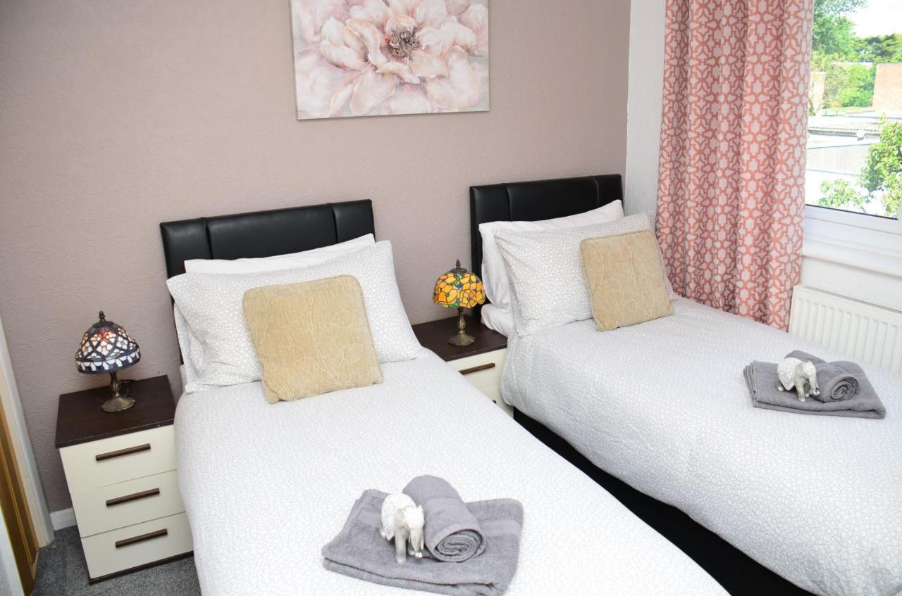 Dreams Serviced Accommodations- Staines/Heathrow Stanwell Eksteriør billede