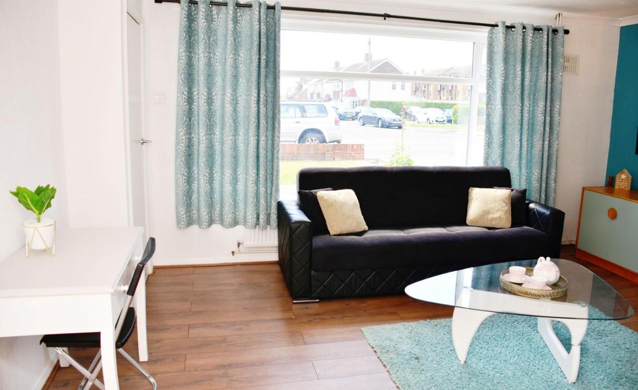 Dreams Serviced Accommodations- Staines/Heathrow Stanwell Eksteriør billede