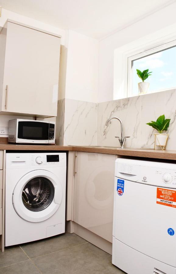 Dreams Serviced Accommodations- Staines/Heathrow Stanwell Eksteriør billede