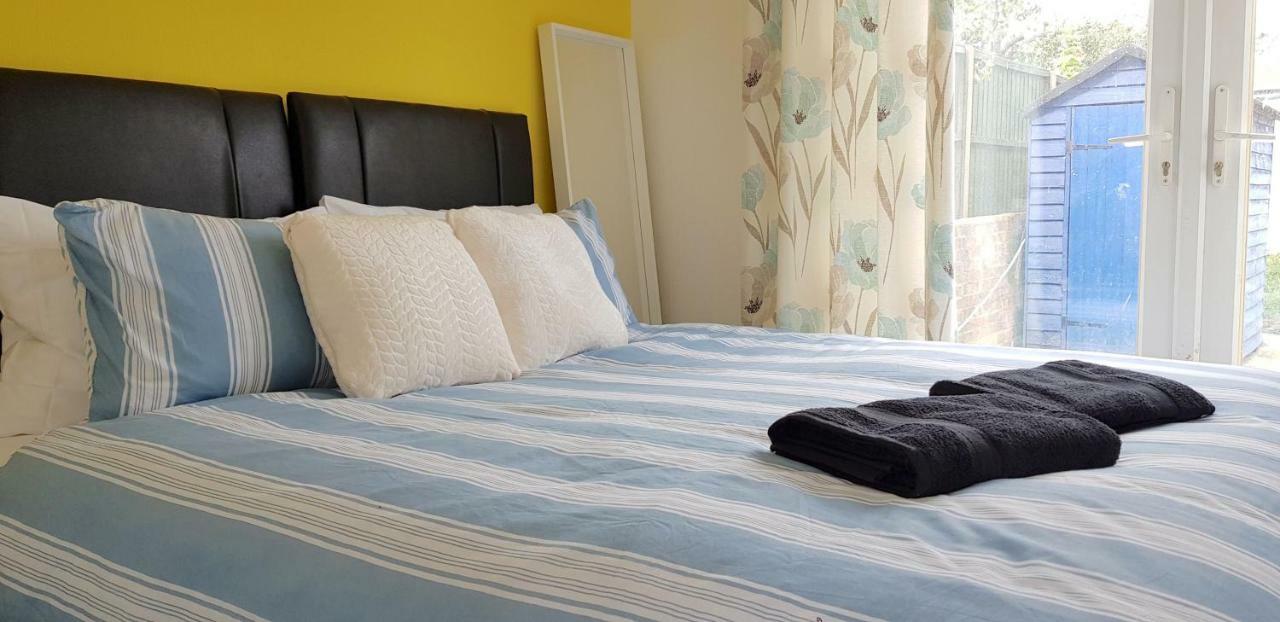 Dreams Serviced Accommodations- Staines/Heathrow Stanwell Eksteriør billede