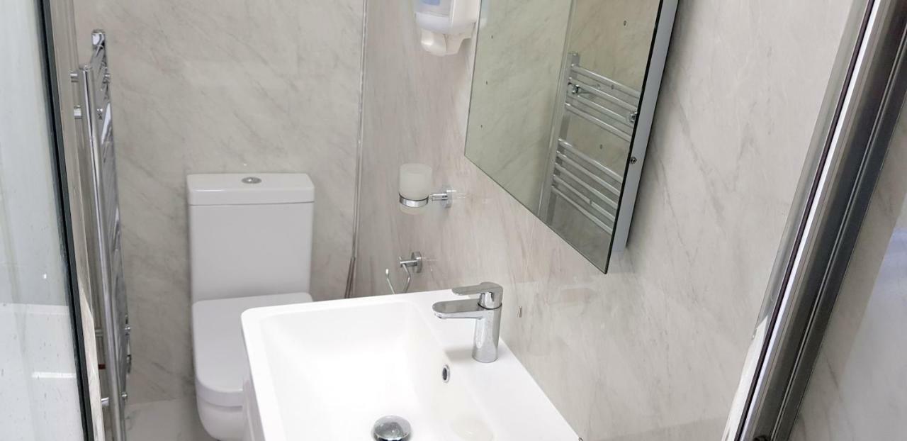 Dreams Serviced Accommodations- Staines/Heathrow Stanwell Eksteriør billede